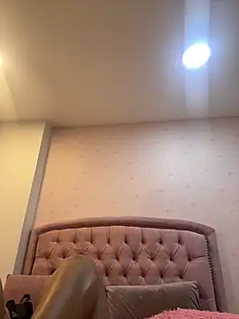 Bella  Wood online show from March 21, 2026, 8:45 pm