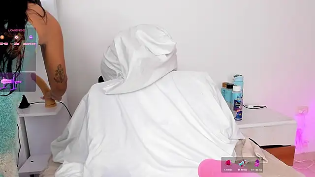 arynaughty20 online show from November 3, 2025, 5:47 pm