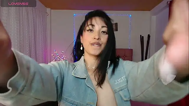 hannagomez 24 online show from June 1, 2026, 7:37 pm