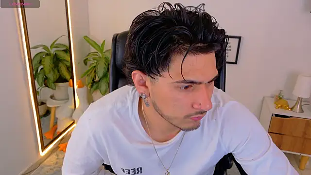 Snapshot of Elian_savoy chatting on September 18, 2025, 11:40 pm Elian savoy online show from September 18, 2025, 11:40 pm