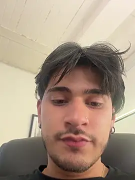 Snapshot of Elian_savoy chatting on October 10, 2025, 12:42 am Elian savoy online show from October 10, 2025, 12:42 am