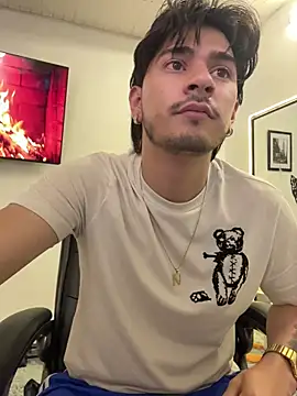 Snapshot of Elian_savoy chatting on October 11, 2025, 12:32 am Elian savoy online show from October 11, 2025, 12:32 am