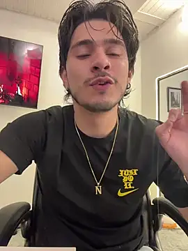 Snapshot of Elian_savoy chatting on October 18, 2025, 12:24 am Elian savoy online show from October 18, 2025, 12:24 am