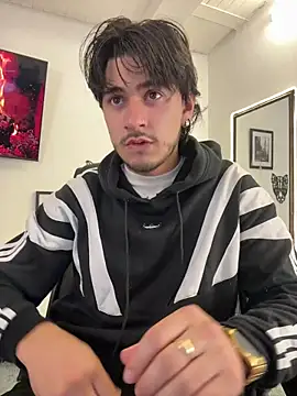 Snapshot of Elian_savoy chatting on October 18, 2025, 10:43 pm Elian savoy online show from October 18, 2025, 10:43 pm