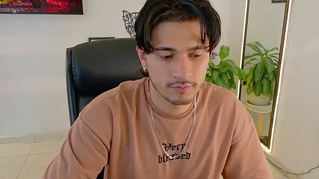 Snapshot of Elian_savoy chatting on November 24, 2025, 11:48 pm Elian savoy online show from November 24, 2025, 11:48 pm