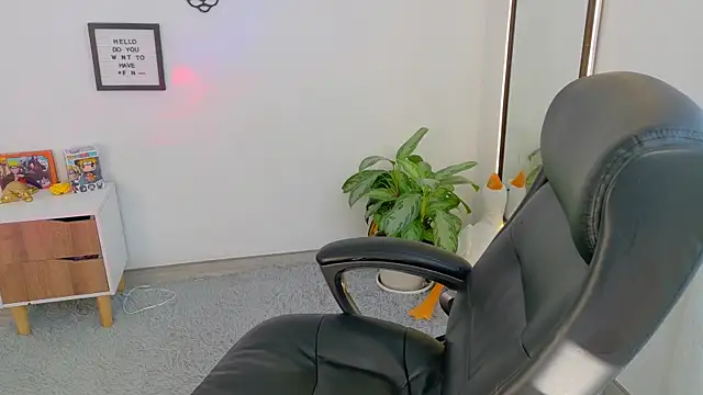 Snapshot of Elian_savoy chatting on December 17, 2025, 12:33 pm Elian savoy online show from December 17, 2025, 12:33 pm