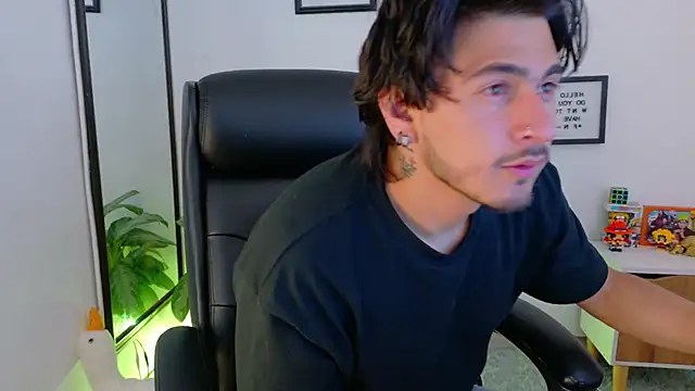 Snapshot of Elian_savoy chatting on January 8, 2026, 2:03 am Elian savoy online show from January 8, 2026, 2:03 am