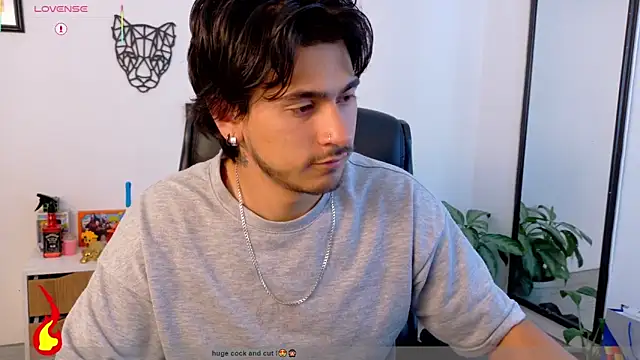 Snapshot of Elian_savoy chatting on February 13, 2026, 10:33 am Elian savoy online show from February 13, 2026, 10:33 am