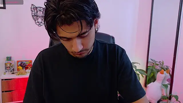 Snapshot of Elian_savoy chatting on February 17, 2026, 12:45 pm Elian savoy online show from February 17, 2026, 12:45 pm