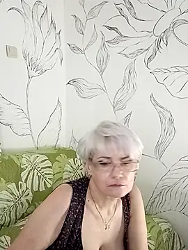 Catty Lady online show from September 17, 2025, 4:52 pm