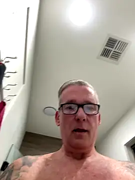 Reacher110565 online show from September 26, 2025, 9:46 am