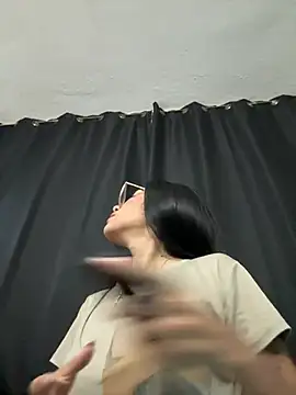 ElaRose 12 online show from April 10, 2026, 9:52 pm