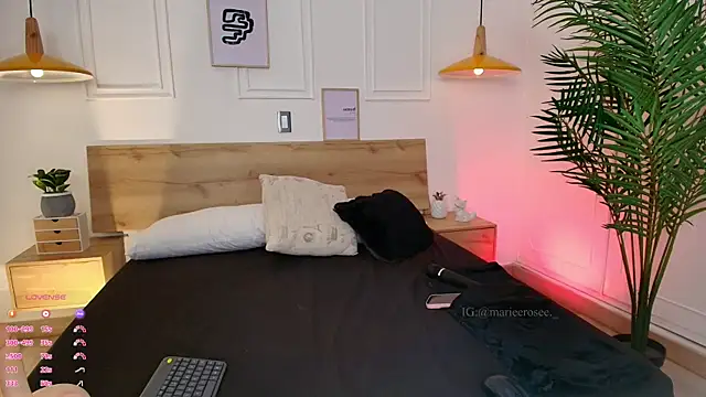 Mariee rosee online show from April 17, 2026, 9:29 pm