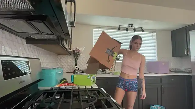 kykybaby4444 online show from December 2, 2025, 7:42 pm