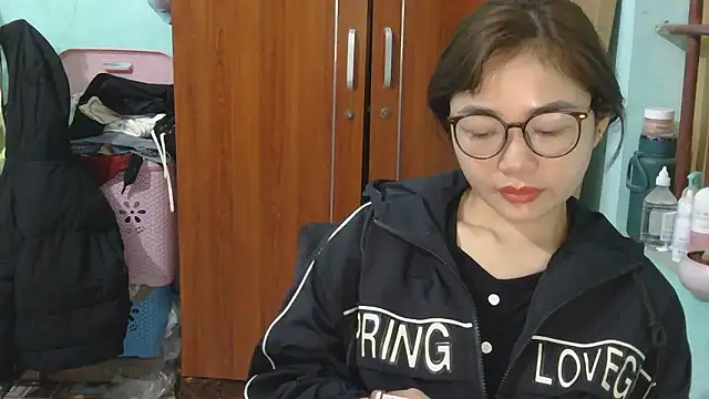 Uhem112 online show from November 24, 2025, 12:32 am