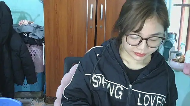 Uhem112 online show from December 18, 2025, 1:00 am