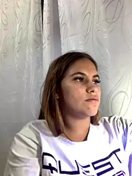 MiiluRosse online show from November 18, 2025, 10:47 pm