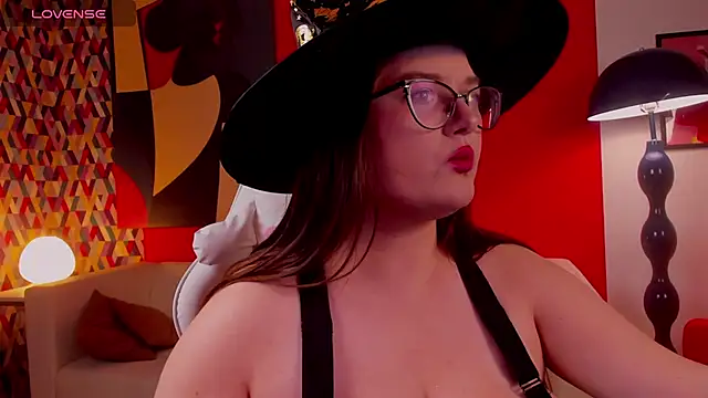 HelenDanvers online show from October 23, 2025, 9:41 am