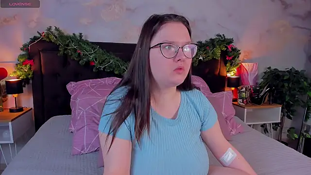 HelenDanvers online show from January 12, 2026, 2:28 am