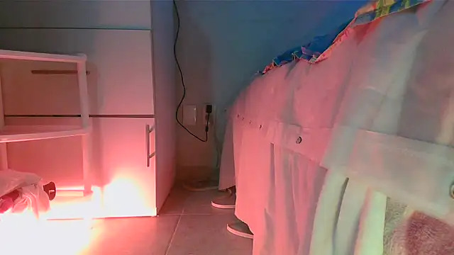 SatiroyNinfa online show from April 17, 2026, 9:29 pm