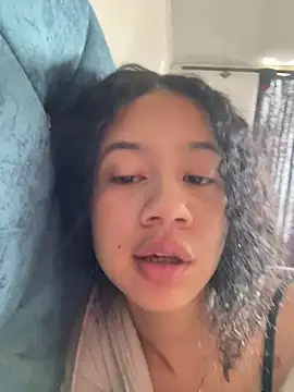 jadee8 online show from April 12, 2026, 4:23 pm