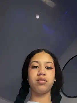 jadee8 online show from April 18, 2026, 12:25 am