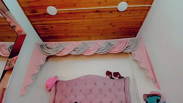  Abby white  online show from December 20, 2025, 9:44 pm