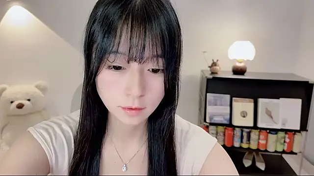 Snapshot of Onechestnut chatting on June 27, 2026, 12:44 pm Onechestnut online show from June 27, 2026, 12:44 pm