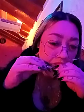 Dulcedeanis online show from April 24, 2026, 3:09 am