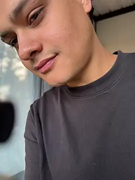 Rose-andres online show from October 31, 2025, 9:27 pm