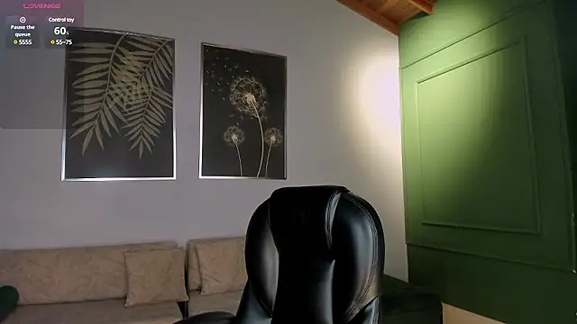 Snapshot of MeganScott chatting on December 5, 2024, 8:22 pm MeganScott online show from December 5, 2024, 8:22 pm