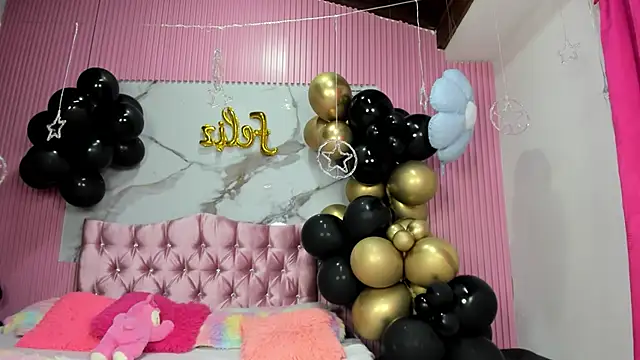 Snapshot of Mindy_19 chatting on April 23, 2026, 12:40 pm Mindy 19 online show from April 23, 2026, 12:40 pm
