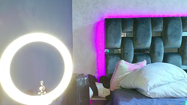 Taurito    online show from November 18, 2025, 10:03 pm