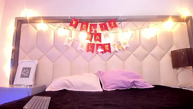 Snapshot of Scarletbigbug chatting on February 13, 2026, 12:23 pm Scarletbigbug online show from February 13, 2026, 12:23 pm