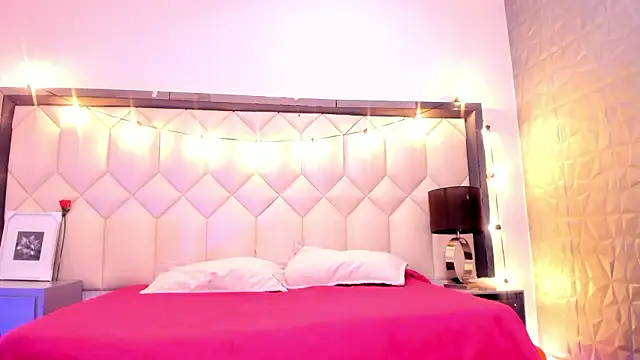 Snapshot of Scarletbigbug chatting on February 24, 2026, 11:41 am Scarletbigbug online show from February 24, 2026, 11:41 am