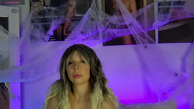 AlysonHuxley  online show from October 25, 2025, 5:51 pm