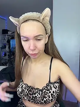 AlysonHuxley  online show from February 18, 2026, 4:08 am