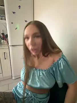 AlysonHuxley  online show from February 28, 2026, 10:33 pm