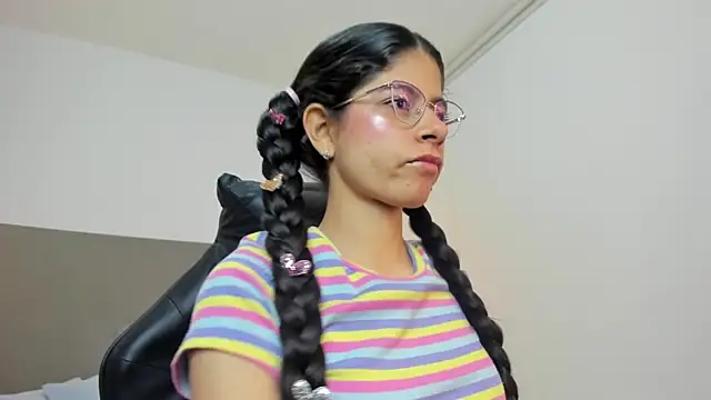 carlina 15 online show from September 23, 2025, 12:19 pm