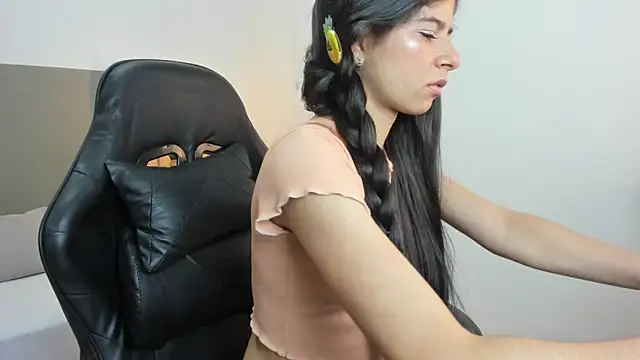 carlina 15 online show from November 4, 2025, 12:26 pm