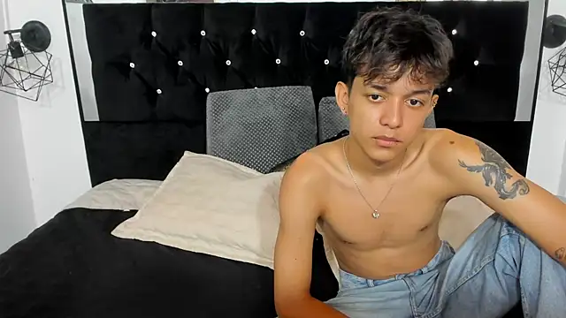 Sebas cat online show from November 3, 2025, 7:59 pm