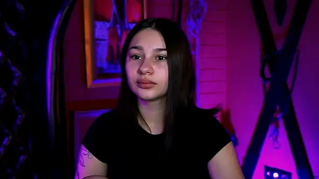 KimClarks  online show from December 4, 2025, 9:29 am