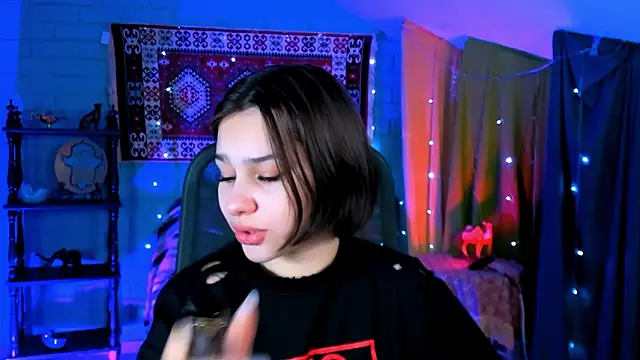 KimClarks  online show from February 21, 2026, 3:02 pm