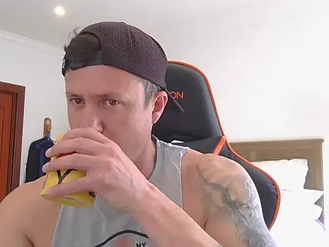 Snapshot of TroyDieselXXX chatting on September 21, 2025, 7:43 am TroyDieselXXX online show from September 21, 2025, 7:43 am