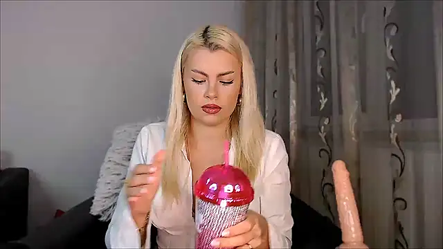 Snapshot of BonieBonita chatting on November 17, 2025, 1:11 am BonieBonita online show from November 17, 2025, 1:11 am