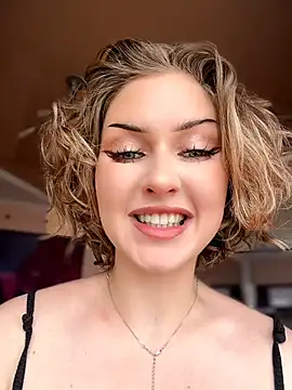 Snapshot of KellyKeler chatting on April 9, 2026, 10:20 am KellyKeler online show from April 9, 2026, 10:20 am