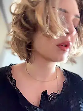 Snapshot of KellyKeler chatting on April 15, 2026, 10:44 am KellyKeler online show from April 15, 2026, 10:44 am