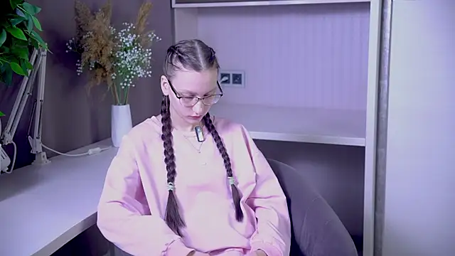 AnnisGelI online show from November 29, 2025, 10:07 am