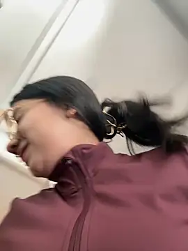 Michelle Zoe online show from November 23, 2025, 3:23 pm