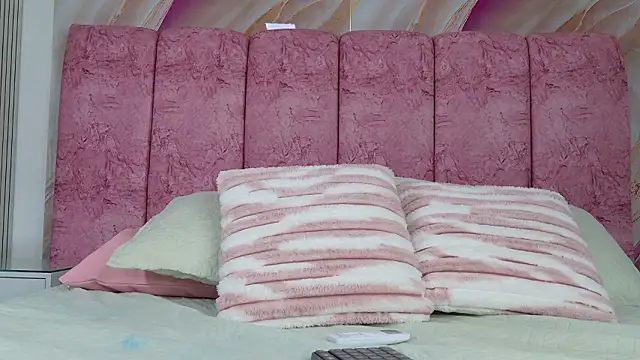 emmacurvy online show from February 21, 2026, 3:07 am